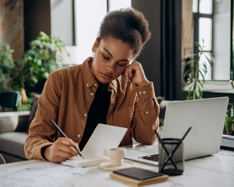 Writing an essay outline: Best prompts for beginners written by professionals