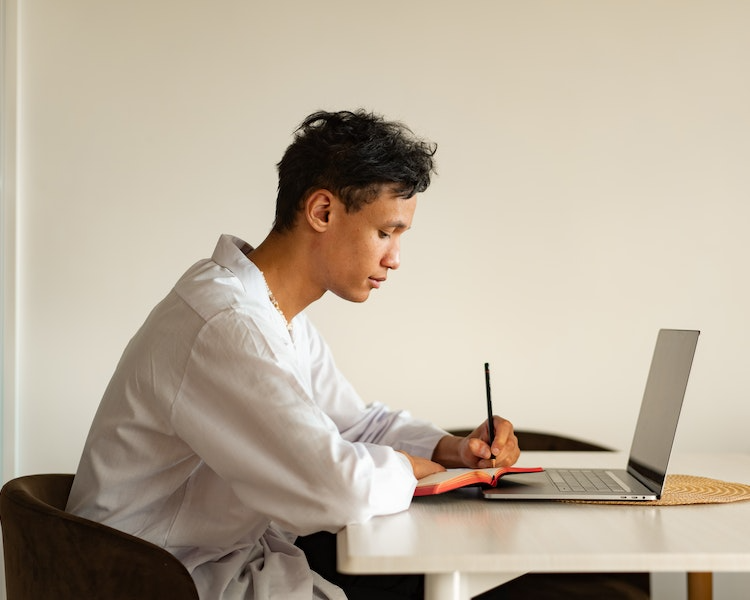 Invaluable Tips on How to Title an Essay and Superb Examples